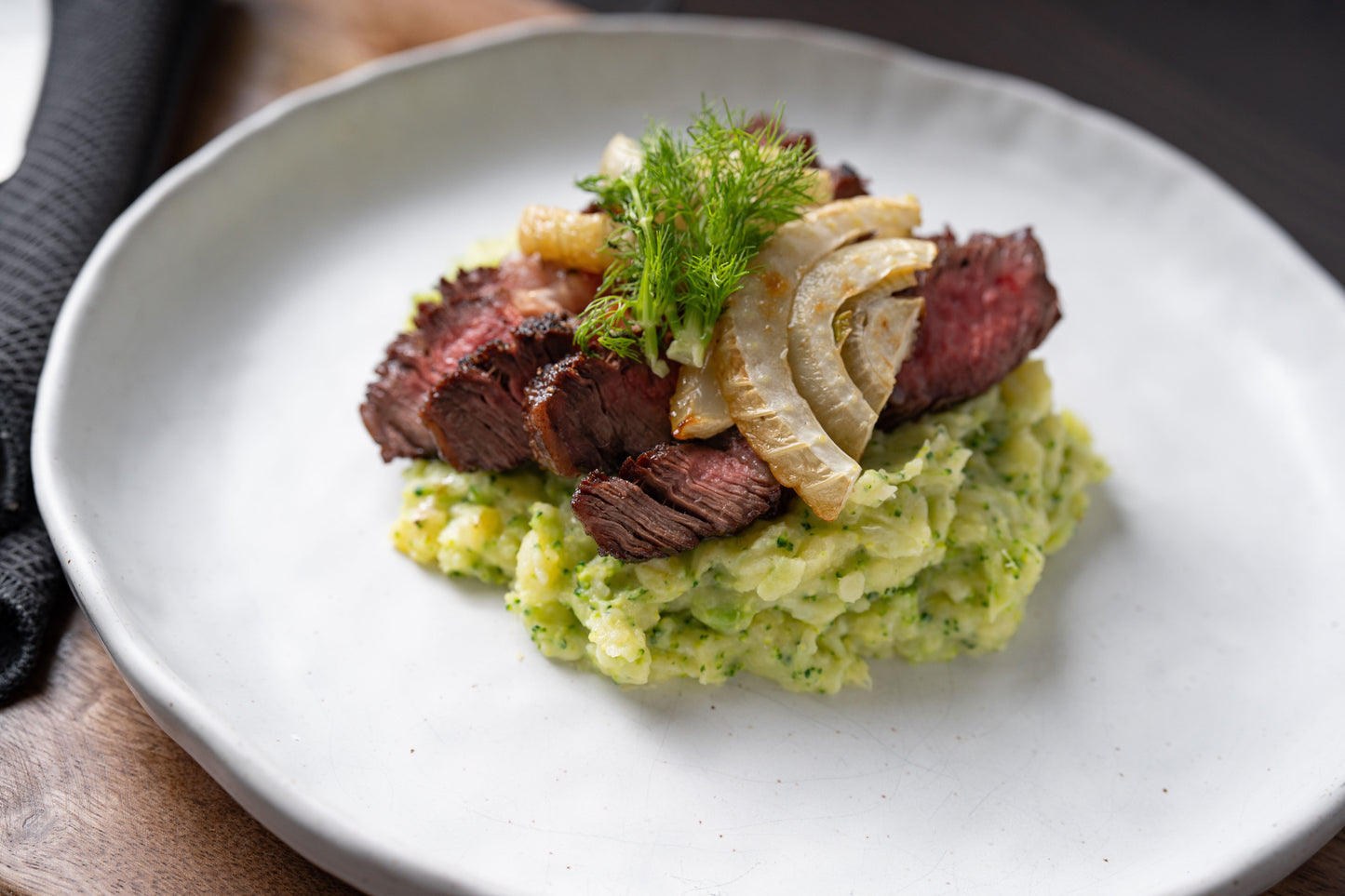 Antricot de vită cu piure de cartofi & broccoli