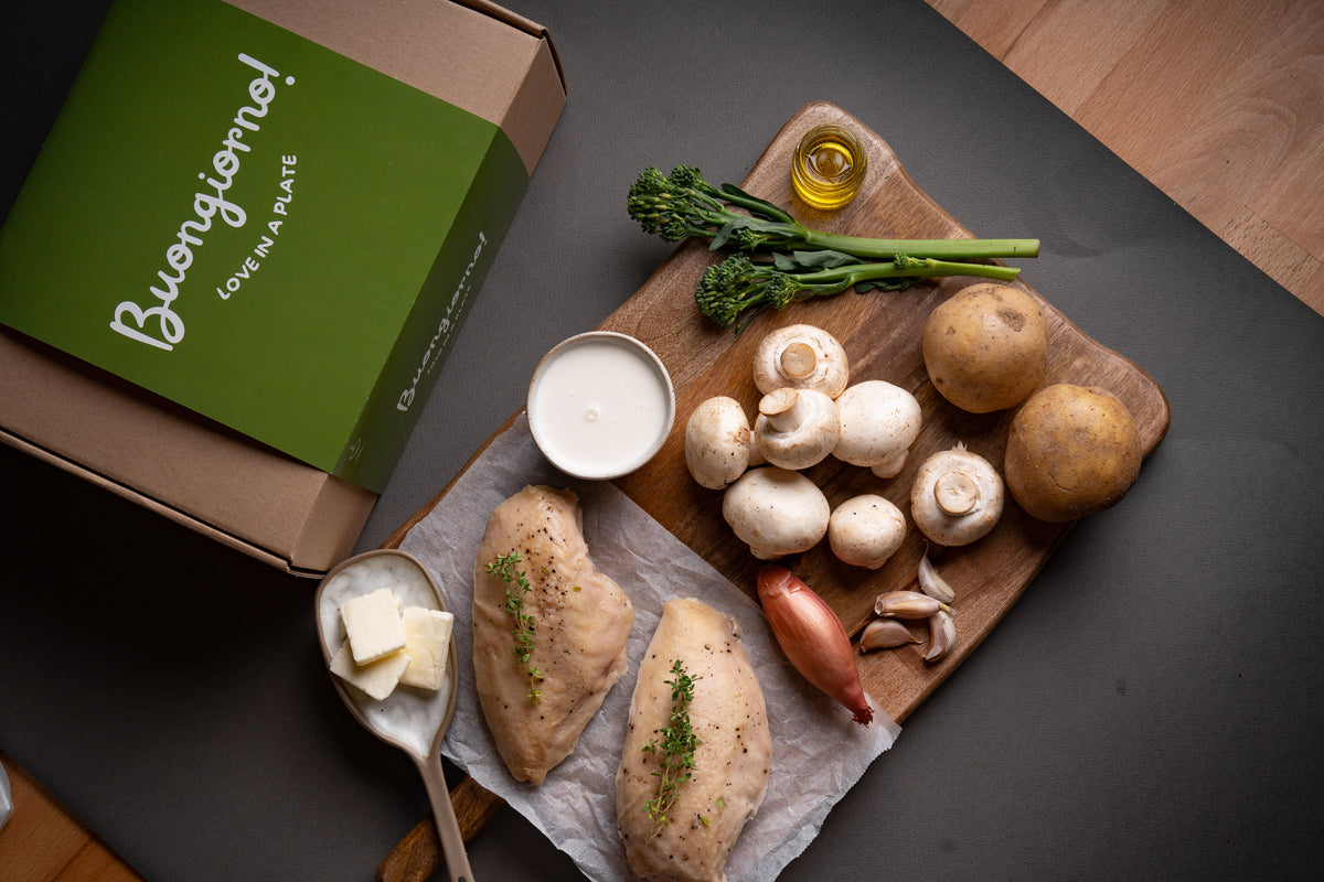 Piept de pui cu piure, sos de ciuperci și Broccolini